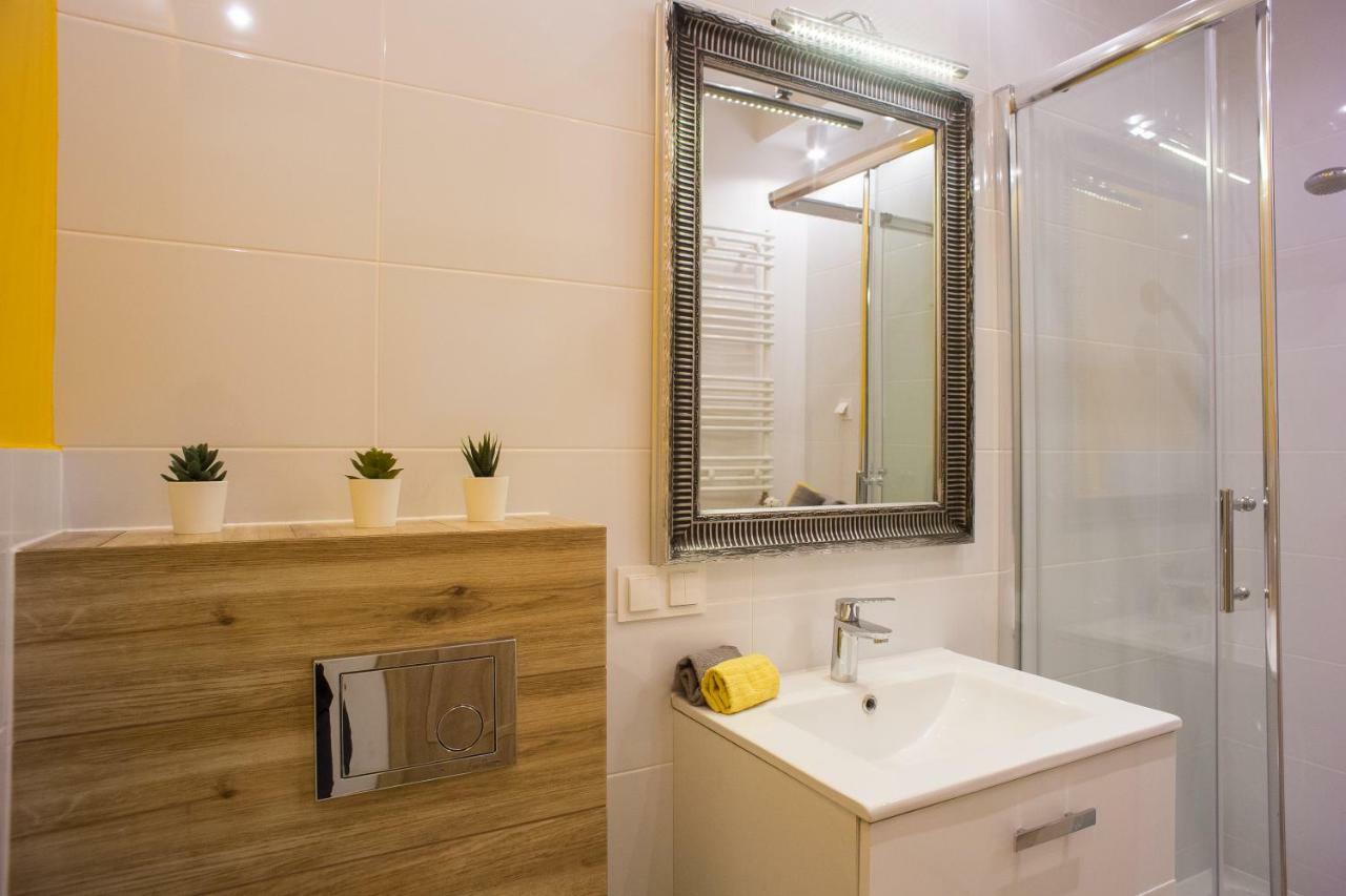 Atrium Apartment Z Garazem Thorn Exterior foto