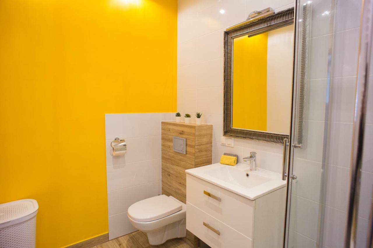 Atrium Apartment Z Garazem Thorn Exterior foto